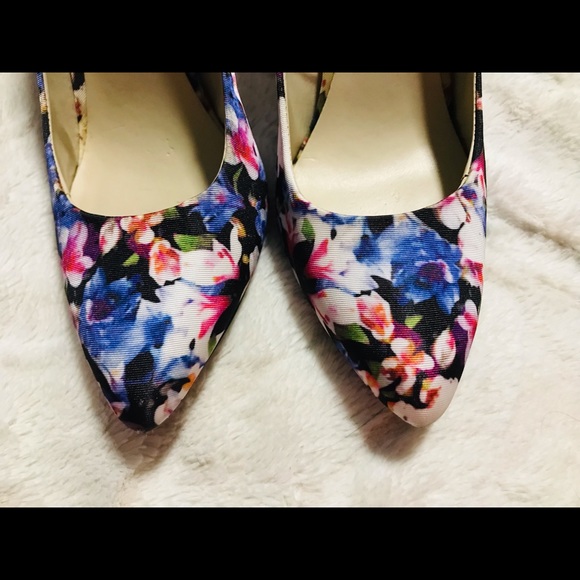 Floral heels - Picture 3 of 6
